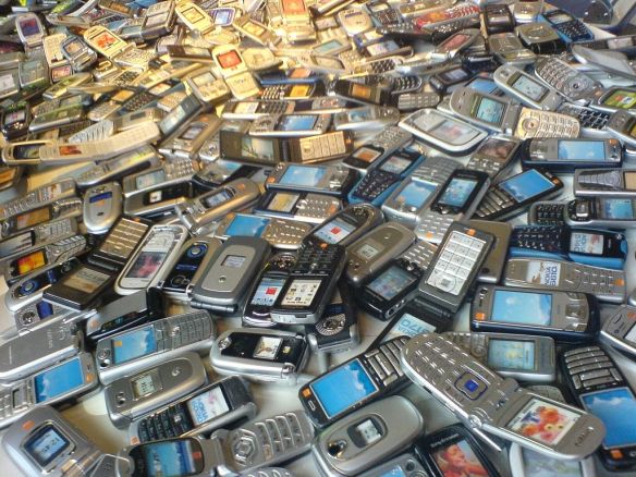 pile-o-cellphones1