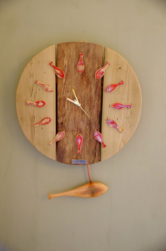 Fish clock, with pendulum, sea tree